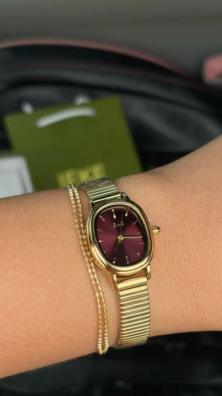 Elegant Gold Women’s Watch