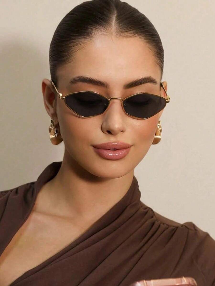 Chic Black Cat-Eye Sunglasses